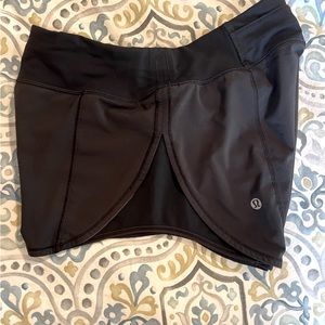 Lulu Lemon black 2.5” mesh mid rise shorts